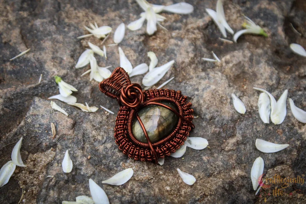 Green Labradorite Gemstone Coiled Wire Rose Pendant – Handmade Anti-Tarnish Copper Wire Wrapped Jewelry