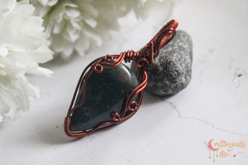 Moss Agate Gemstone Teardrop Minimalistic Wrap Pendant – Handmade Anti-Tarnish Copper Jewelry