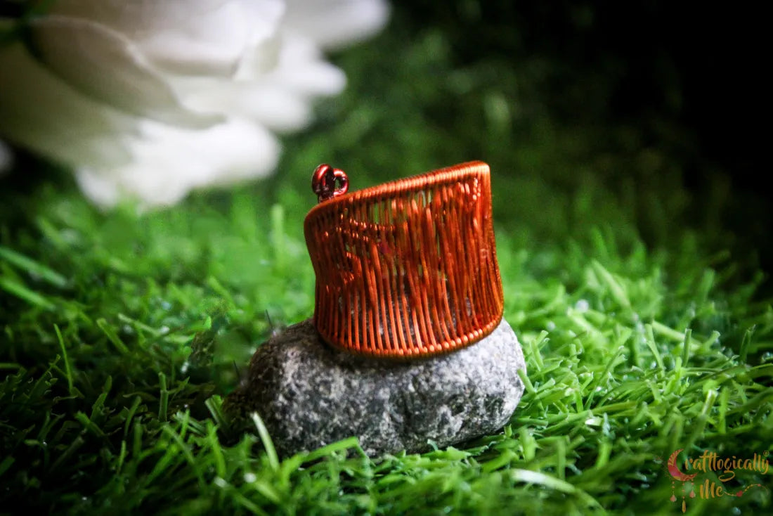 Leaf Wire Loom Ring – Handmade Nature-Inspired Adjustable Ring