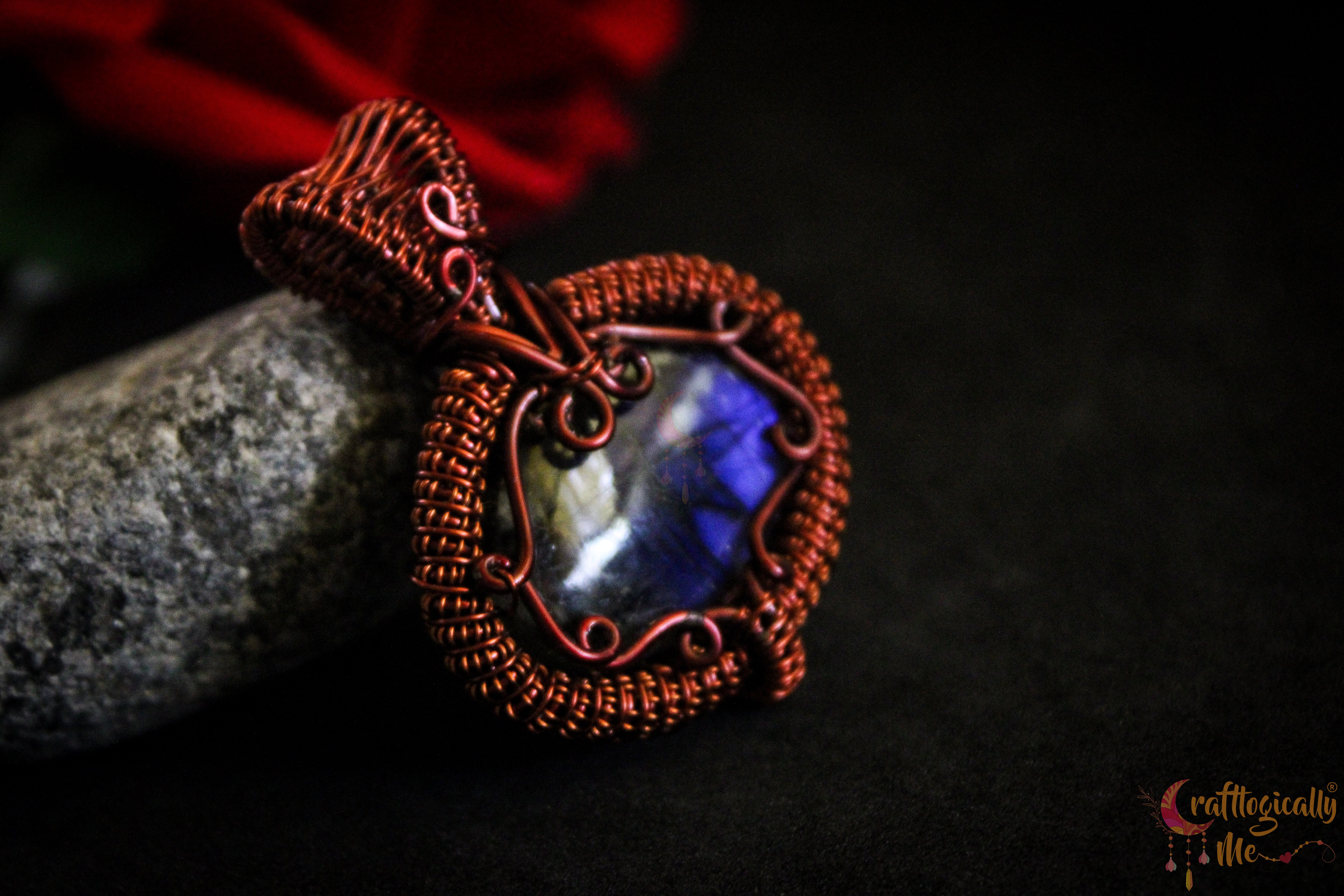 Blue Labradorite Coiled Frame Gemstone Pendant – Anti-Tarnish Copper Jewelry