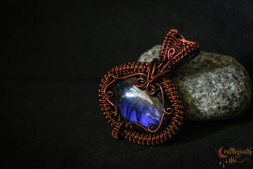Blue Labradorite Coiled Frame Gemstone Pendant – Anti-Tarnish Copper Jewelry