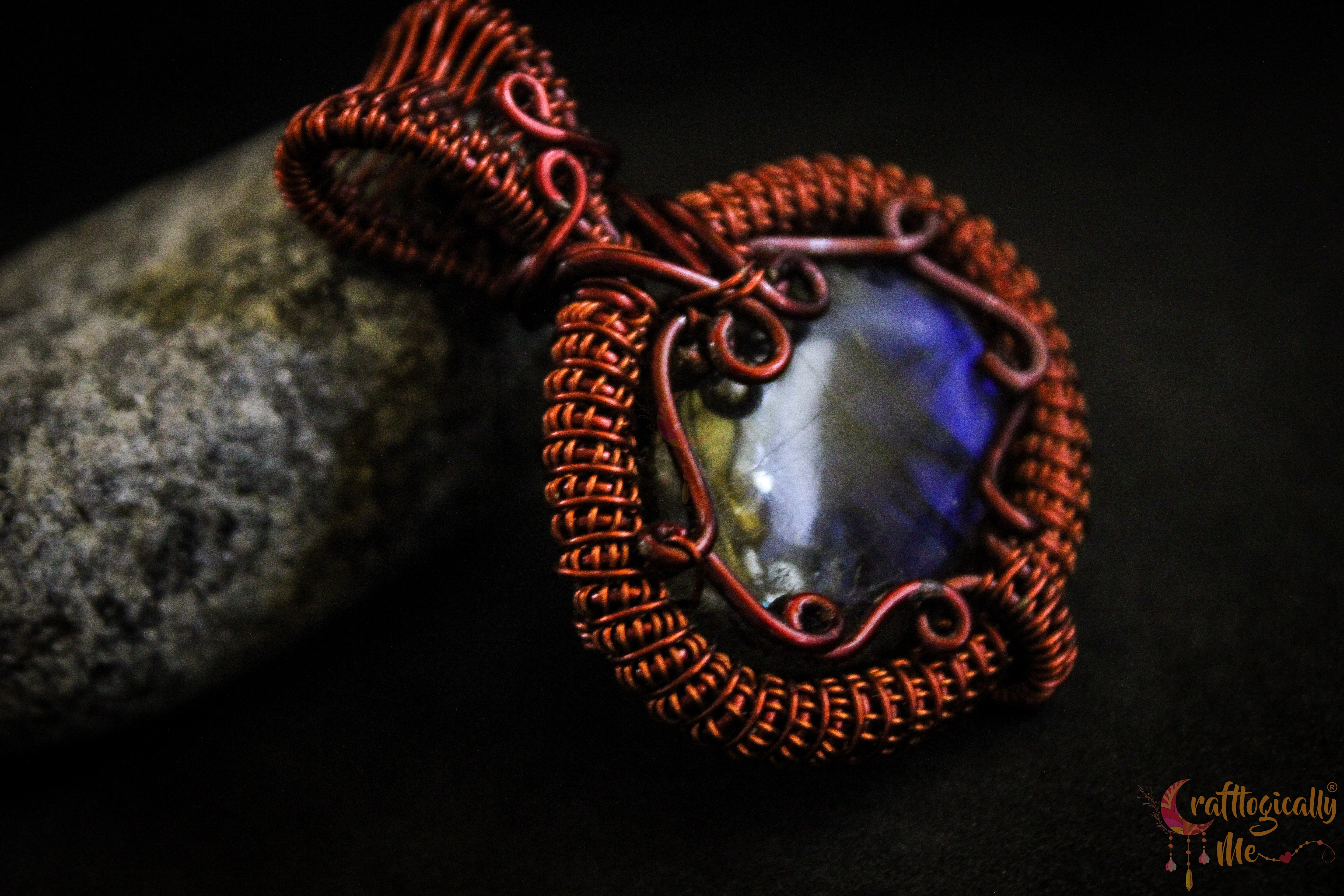 Blue Labradorite Coiled Frame Gemstone Pendant – Anti-Tarnish Copper Jewelry
