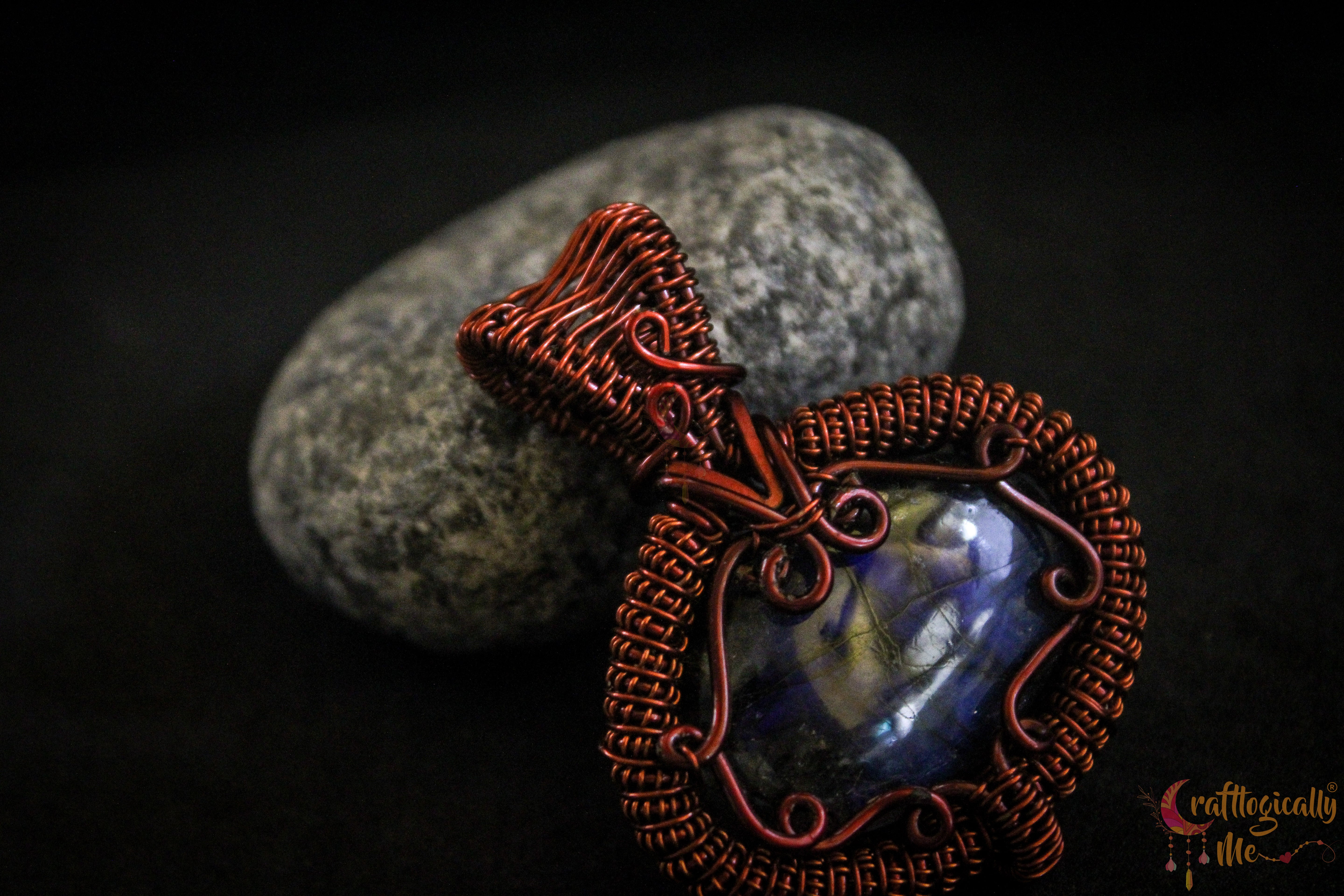 Blue Labradorite Coiled Frame Gemstone Pendant – Anti-Tarnish Copper Jewelry