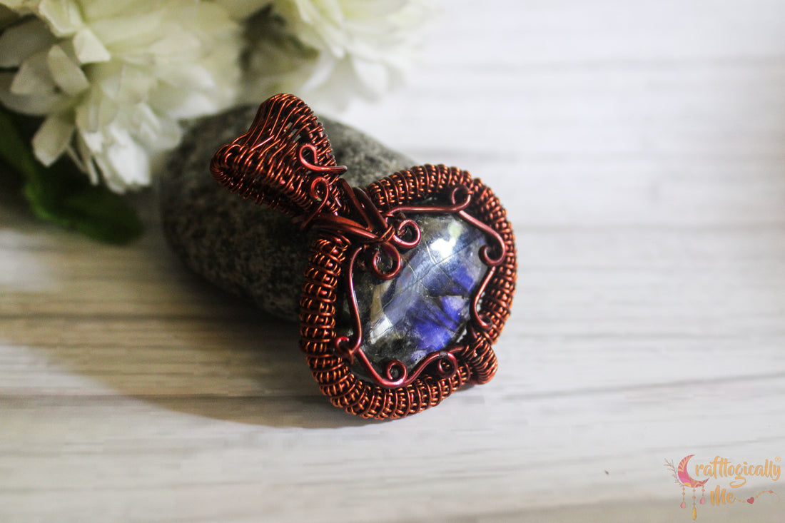 Blue Labradorite Coiled Frame Gemstone Pendant – Anti-Tarnish Copper Jewelry