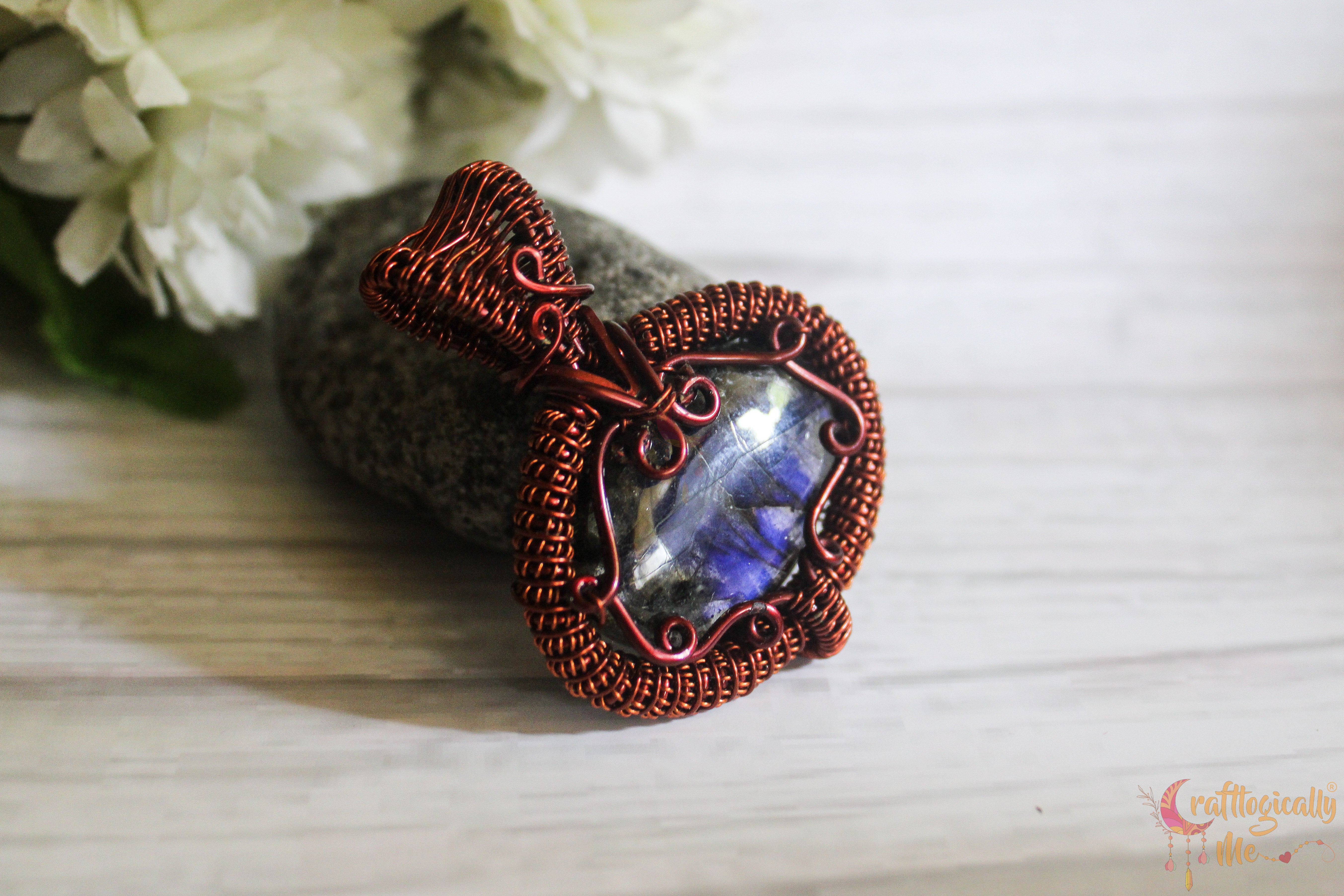 Blue Labradorite Coiled Frame Gemstone Pendant – Anti-Tarnish Copper Jewelry
