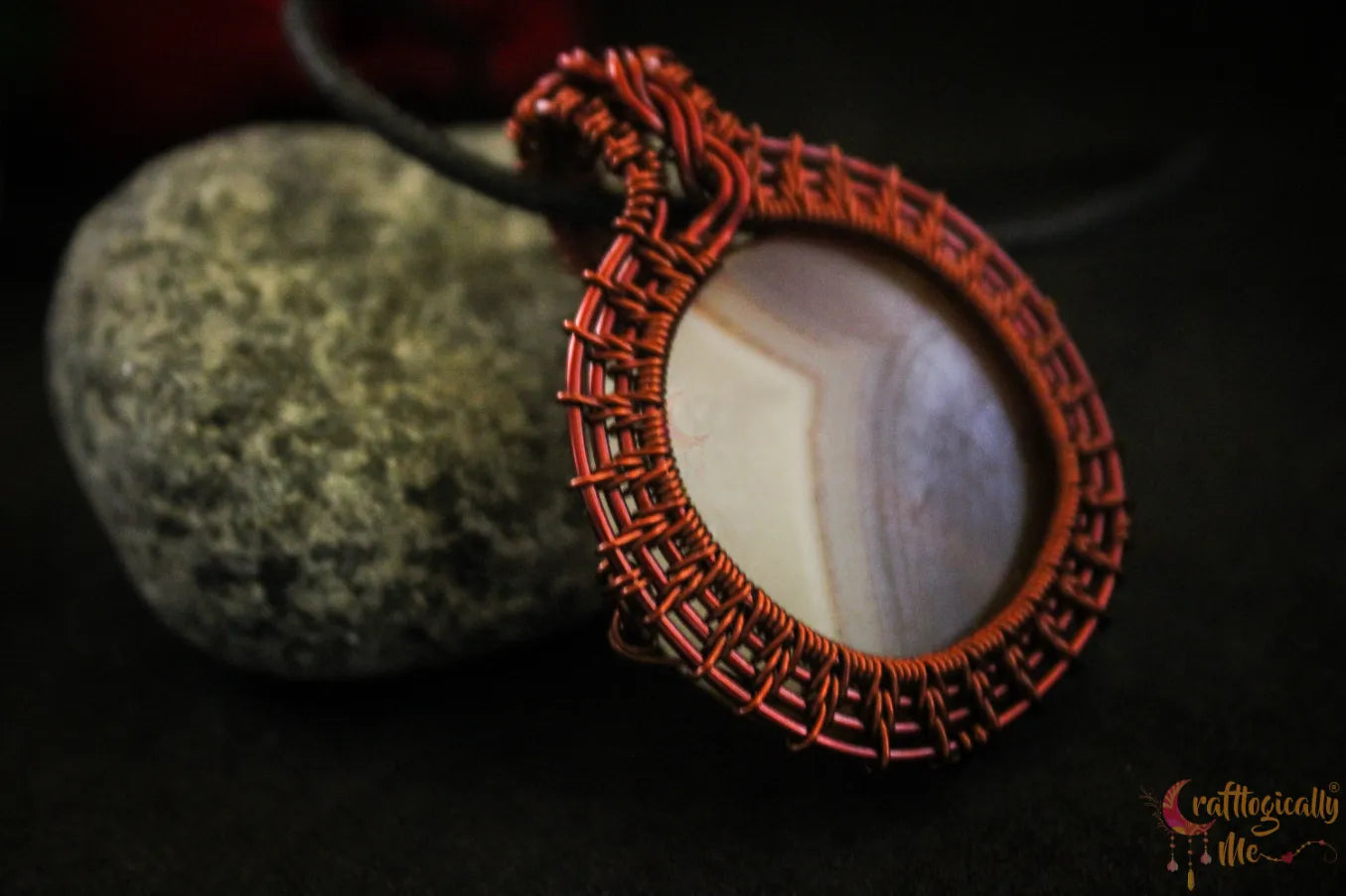 Crazy Lace Agate Round Gemstone Pendant – Anti-Tarnish Copper Jewelry