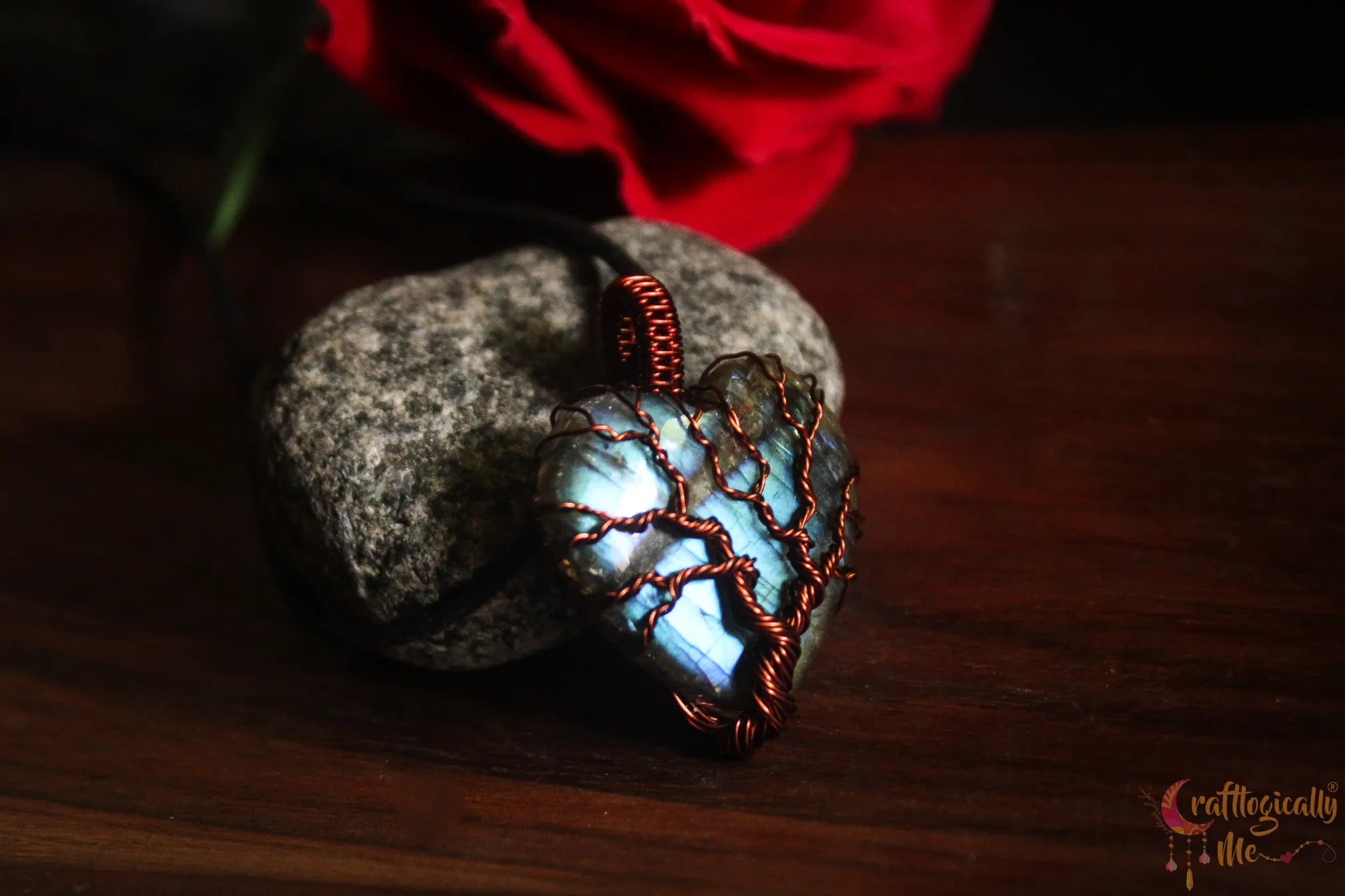 Blue Labradorite Tree of Life Gemstone Pendant – Anti-Tarnish Copper Jewelry