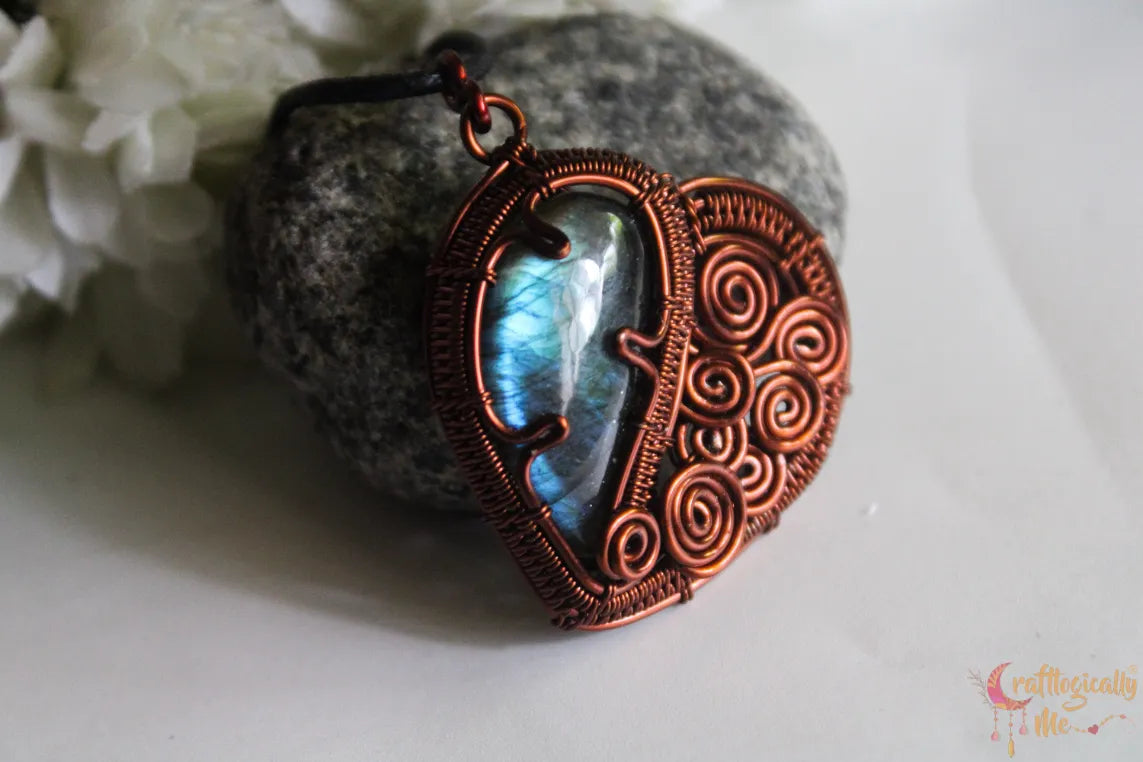 Blue Labradorite Heart Swirls Gemstone Pendant – Anti-Tarnish Copper Jewelry