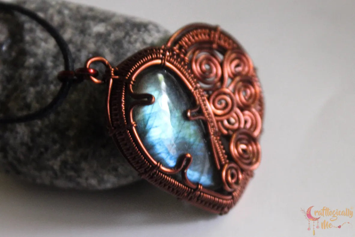 Blue Labradorite Heart Swirls Gemstone Pendant – Anti-Tarnish Copper Jewelry