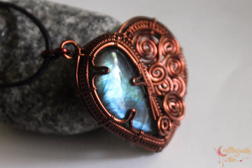 Blue Labradorite Heart Swirls Gemstone Pendant – Anti-Tarnish Copper Jewelry
