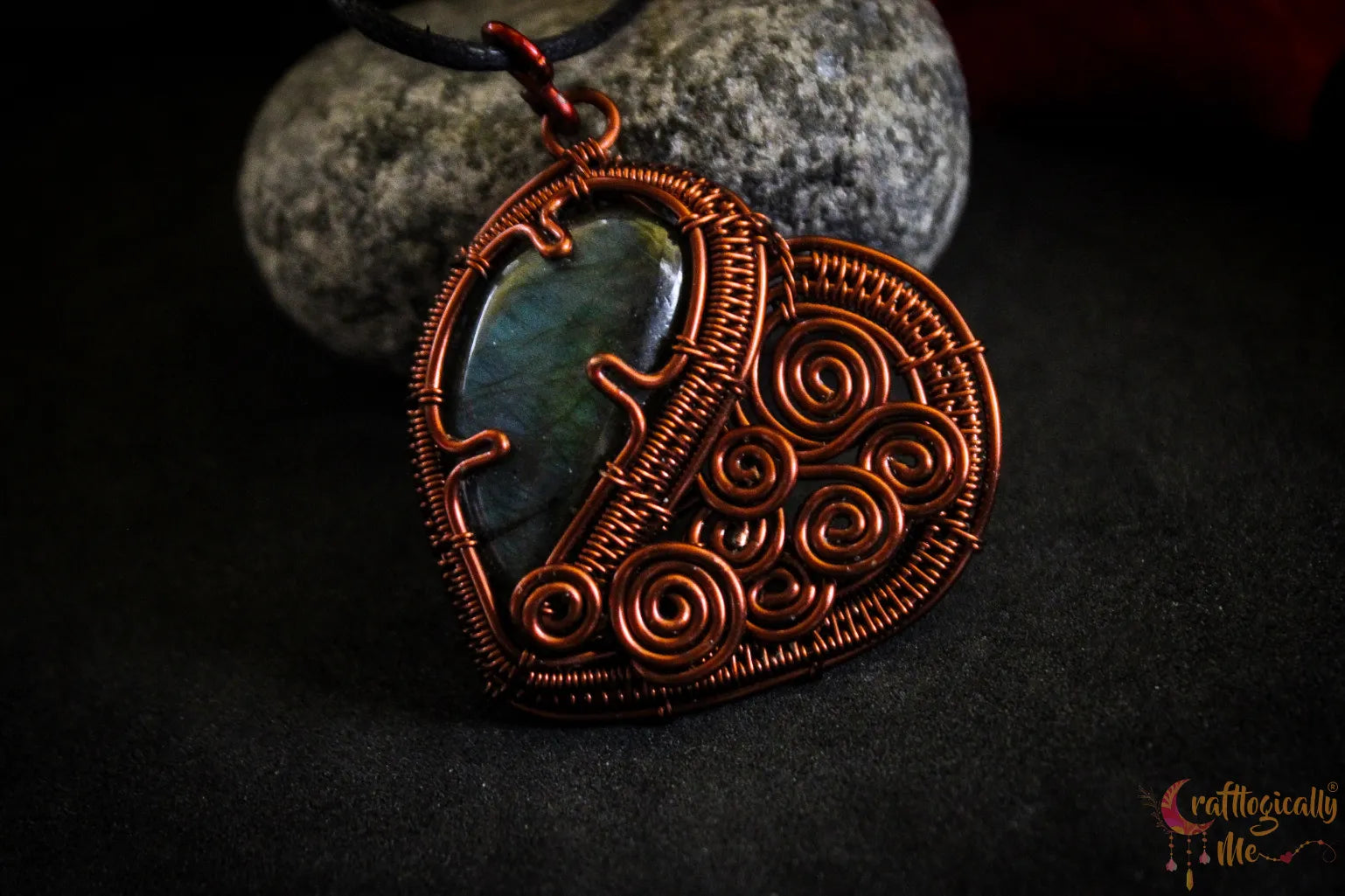 Blue Labradorite Heart Swirls Gemstone Pendant – Anti-Tarnish Copper Jewelry