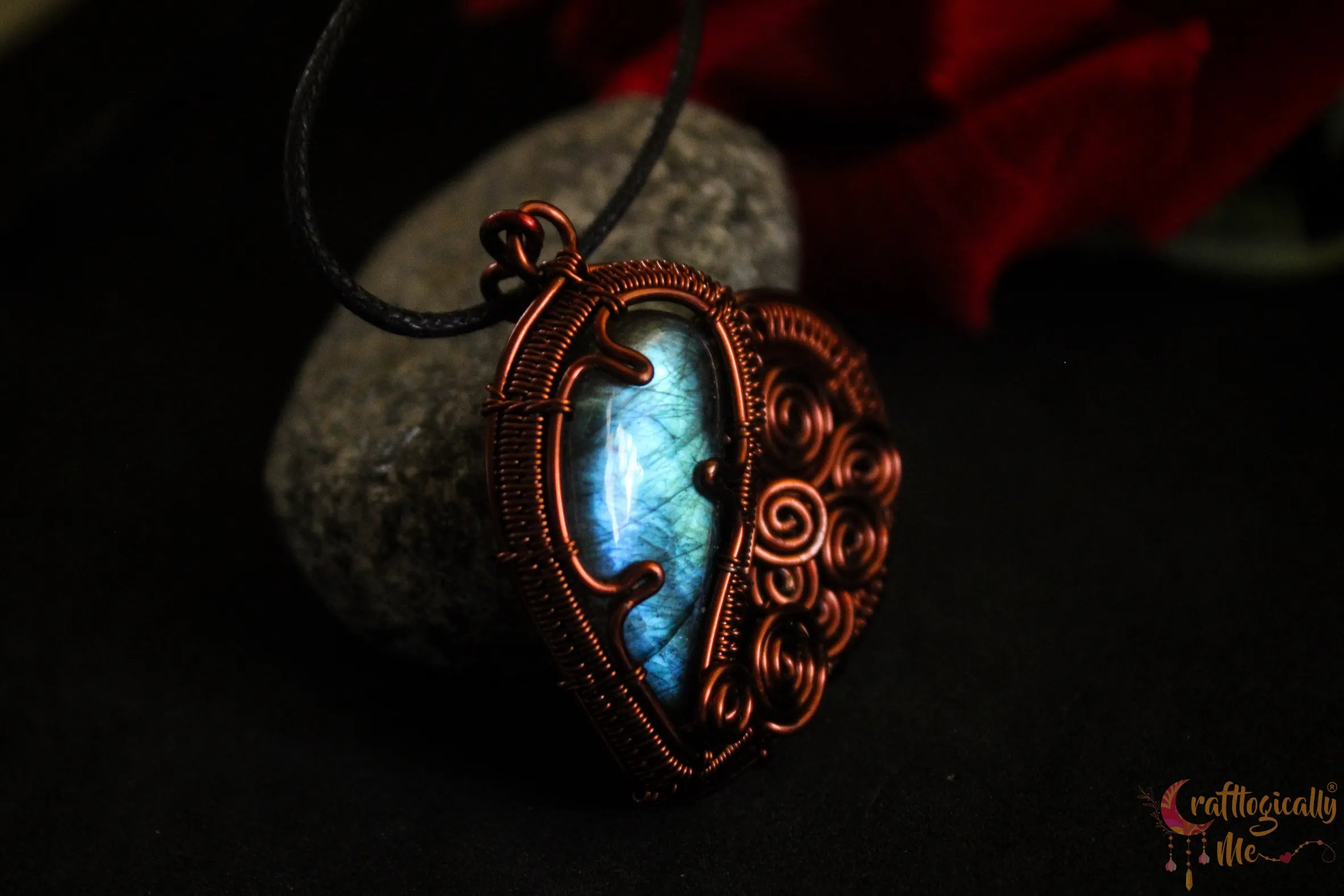 Blue Labradorite Heart Swirls Gemstone Pendant – Anti-Tarnish Copper Jewelry