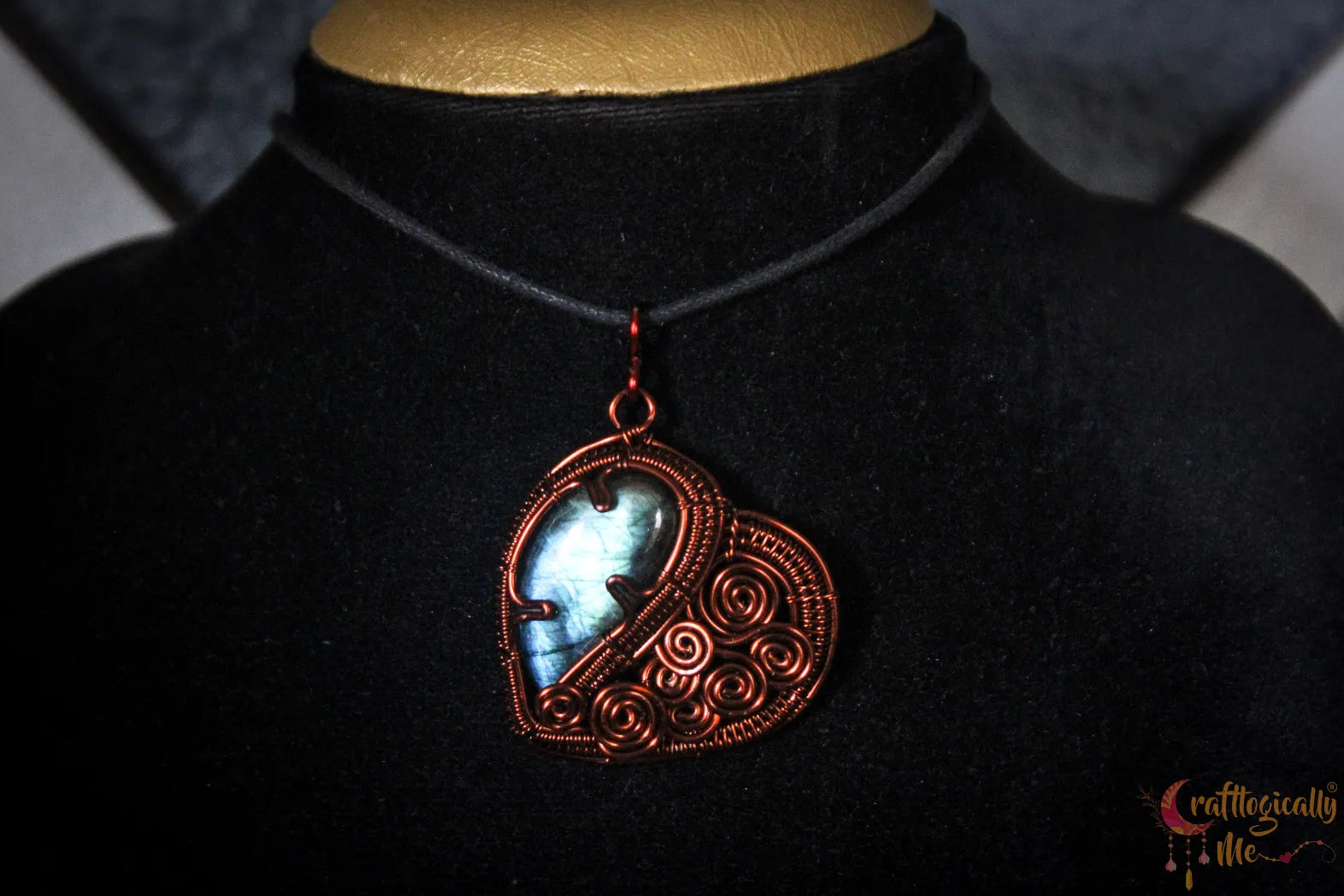 Blue Labradorite Heart Swirls Gemstone Pendant – Anti-Tarnish Copper Jewelry