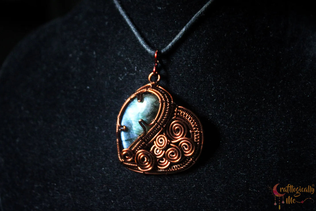 Blue Labradorite Heart Swirls Gemstone Pendant – Anti-Tarnish Copper Jewelry