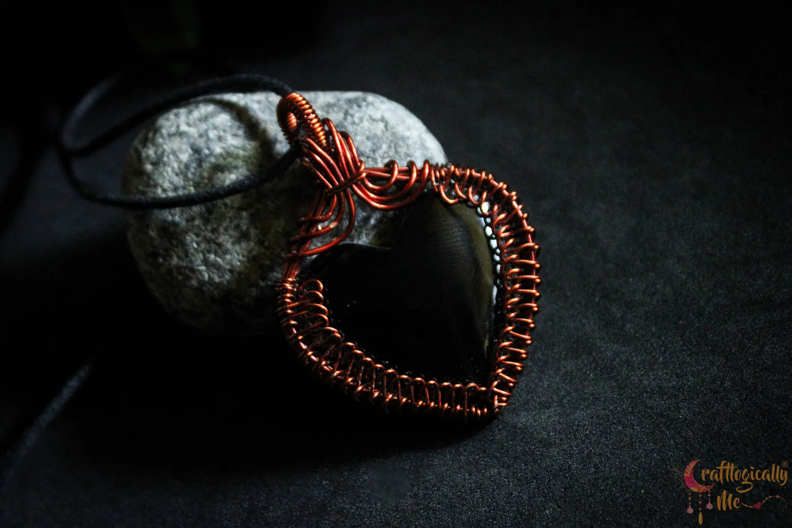 Black Onyx Braided Frame Gemstone Pendant – Anti-Tarnish Copper Jewelry