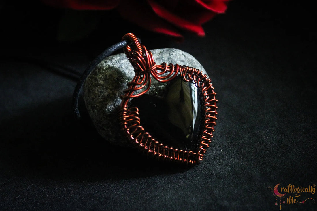 Black Onyx Braided Frame Gemstone Pendant – Anti-Tarnish Copper Jewelry
