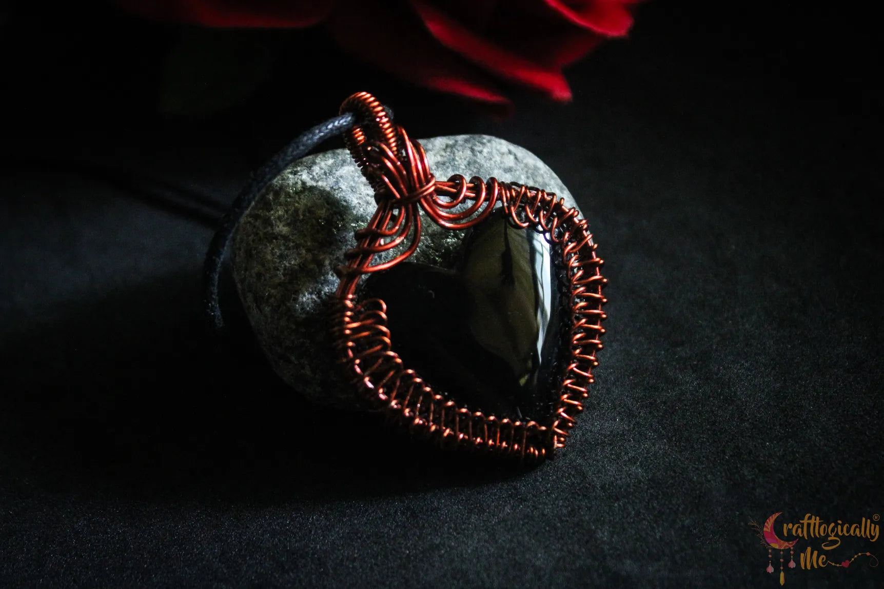 Black Onyx Braided Frame Gemstone Pendant – Anti-Tarnish Copper Jewelry