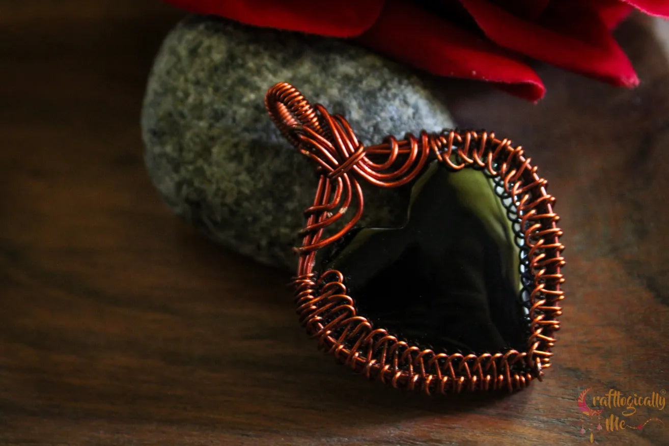 Black Onyx Braided Frame Gemstone Pendant – Anti-Tarnish Copper Jewelry