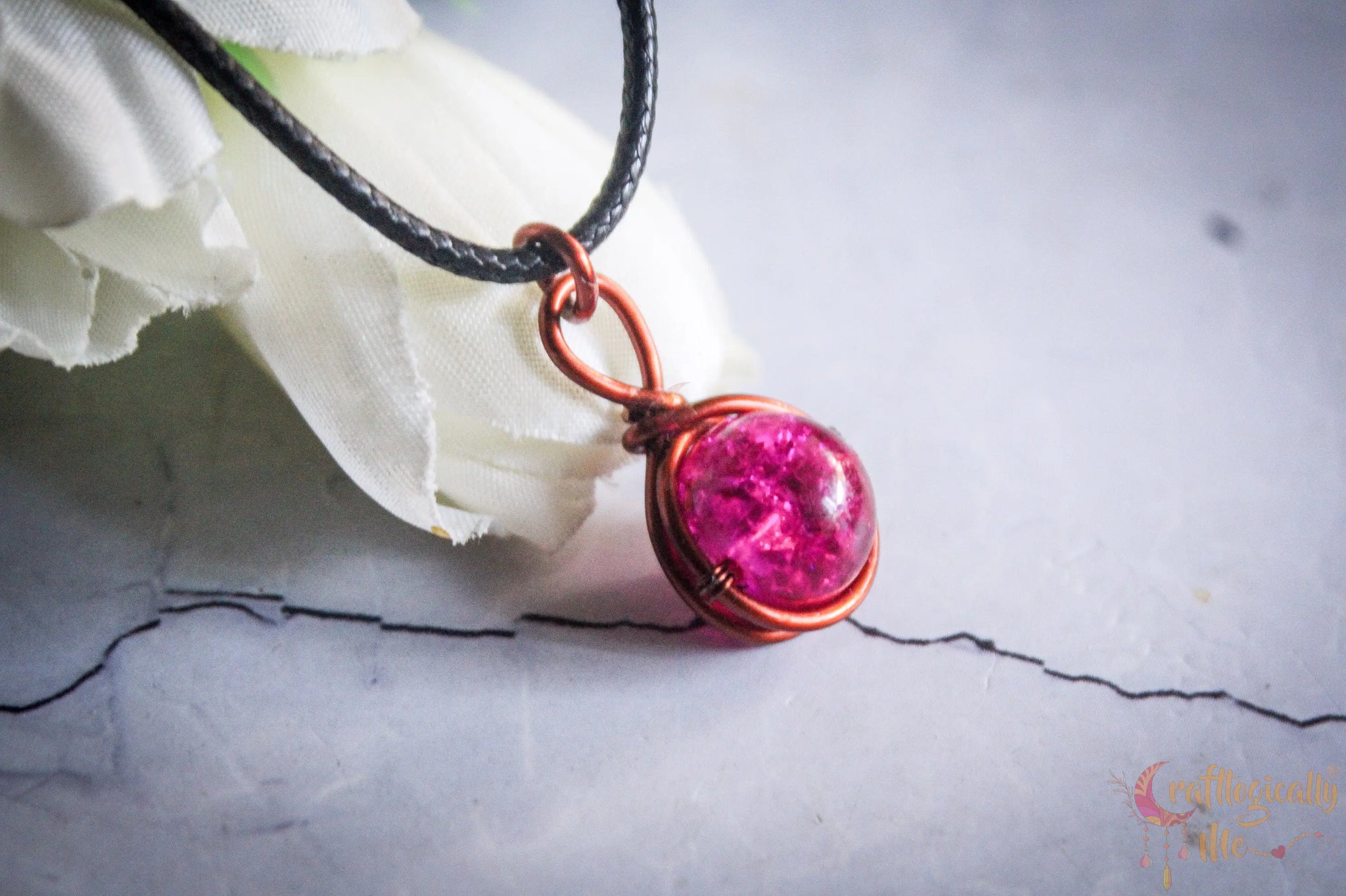 Crackle Bead Round Pendant – Handmade Wire Jewelry