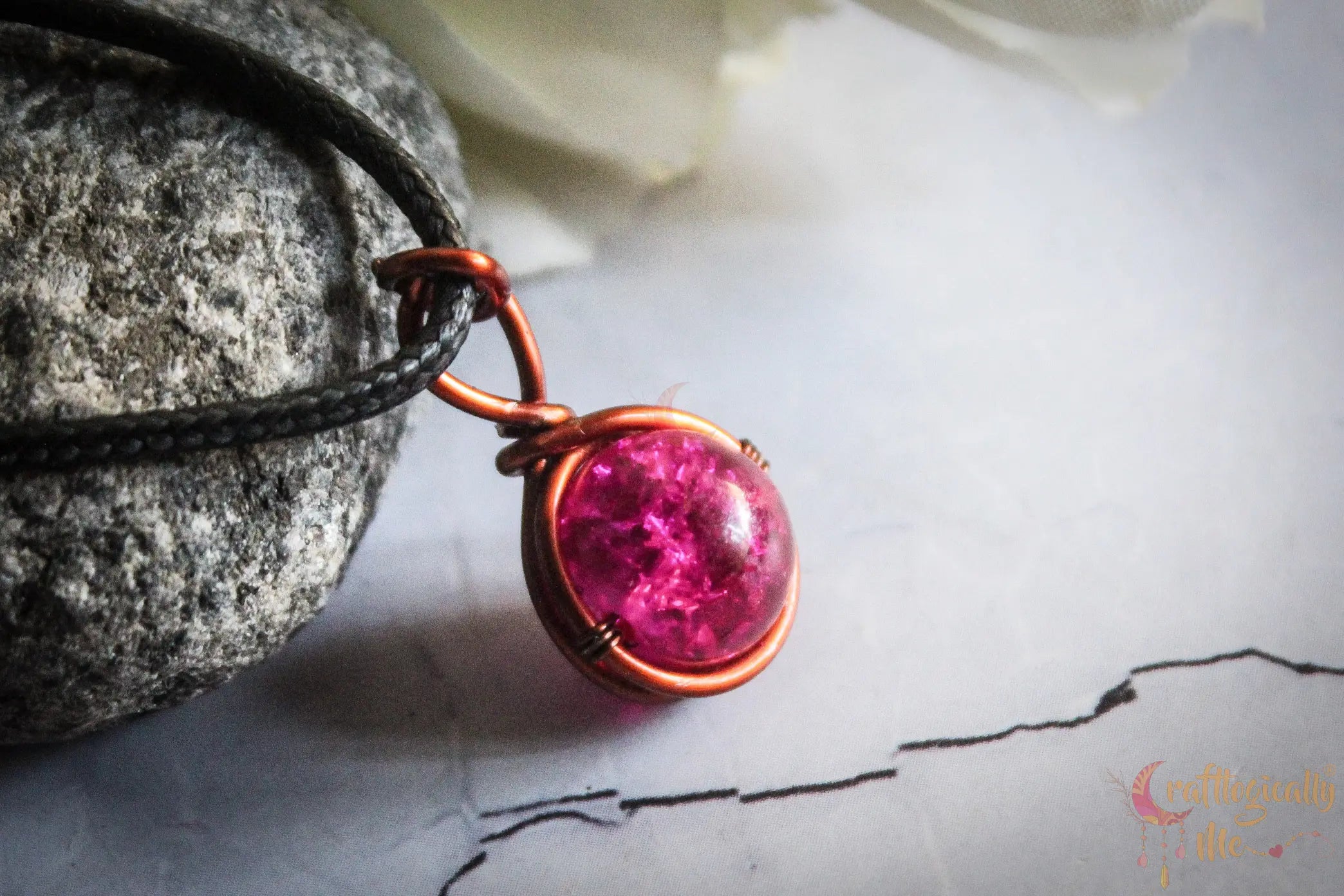 Crackle Bead Round Pendant – Handmade Wire Jewelry